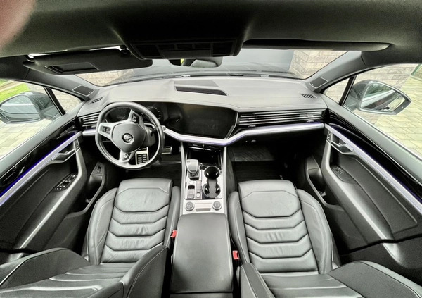 Volkswagen Touareg cena 179900 przebieg: 195000, rok produkcji 2018 z Słupca małe 497
